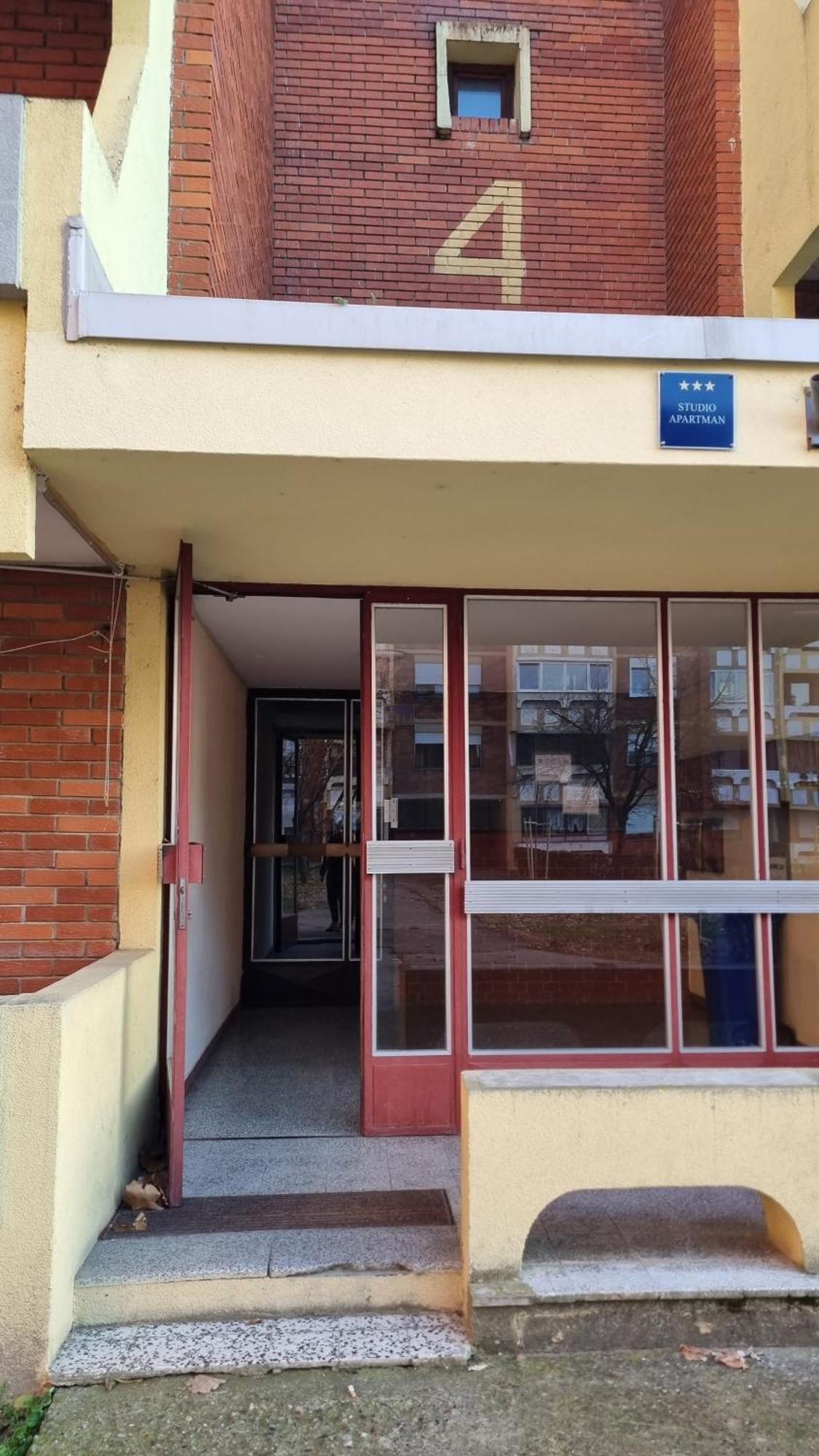 Studio Apartman 404-401 Vukovar Bagian luar foto