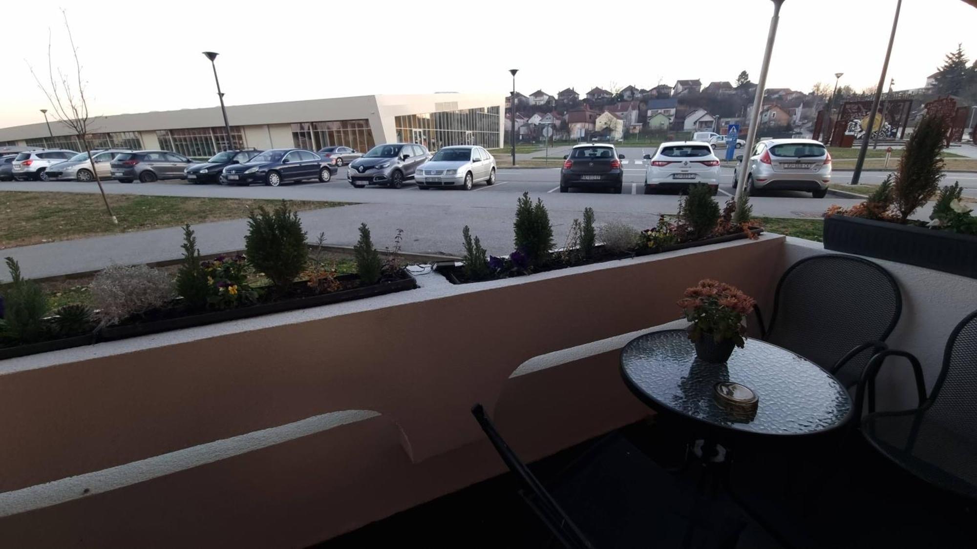 Studio Apartman 404-401 Vukovar Bagian luar foto